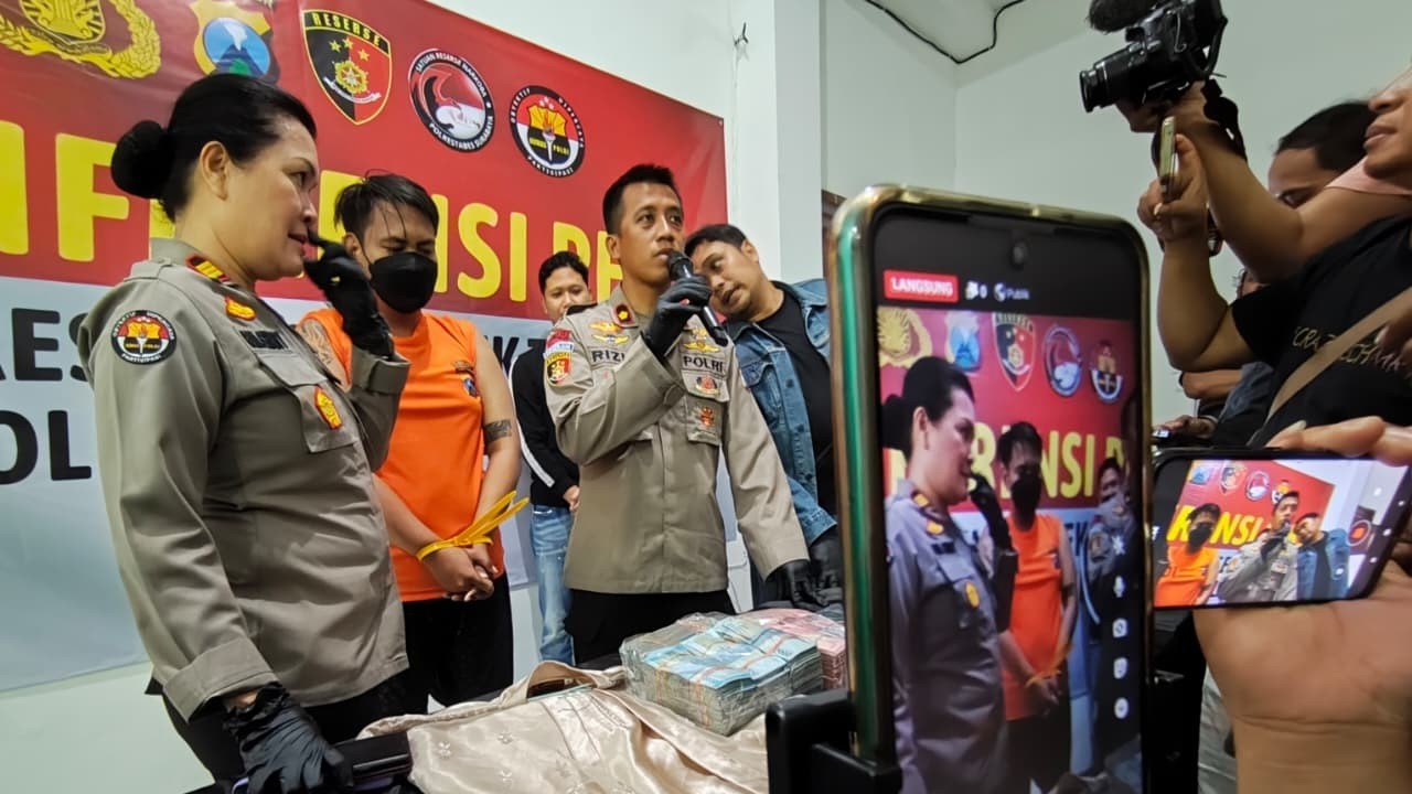 Balas Dendam, Mantan Pegawai SPBU di Surabaya Samarkan Diri Jadi Wanita dan Bobol Brankas Rp345 Juta