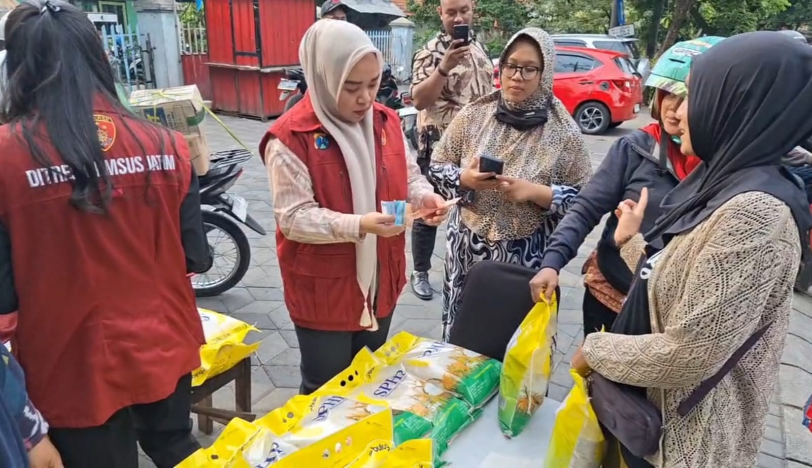 Gerakan Pangan Murah Polda Jatim Dianggap Angin Segar Pemulihan Ekonomi Warga