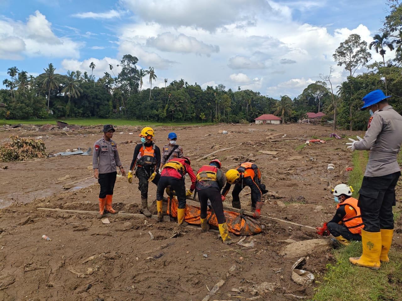 BNPB: 914 Orang Meninggal, 389 Masih Hilang Akibat Banjir Sumatra
