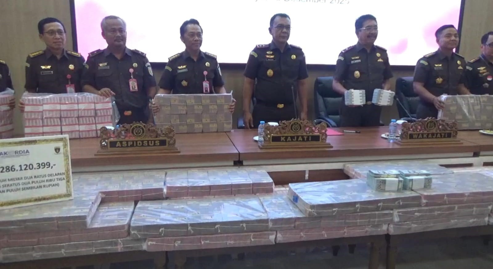 Kejati Jatim Sita Uang Rp47,28 Miliar dan USD 421.046 dalam Kasus Korupsi PT DABN