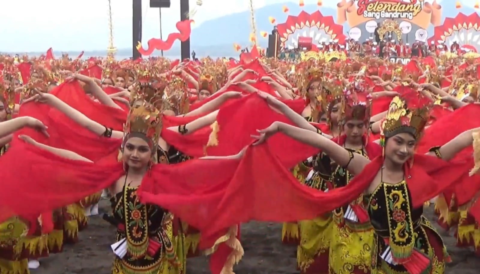Gandung Sewu 2025 Suguhkan Pesona Selendang Sang Gandrung