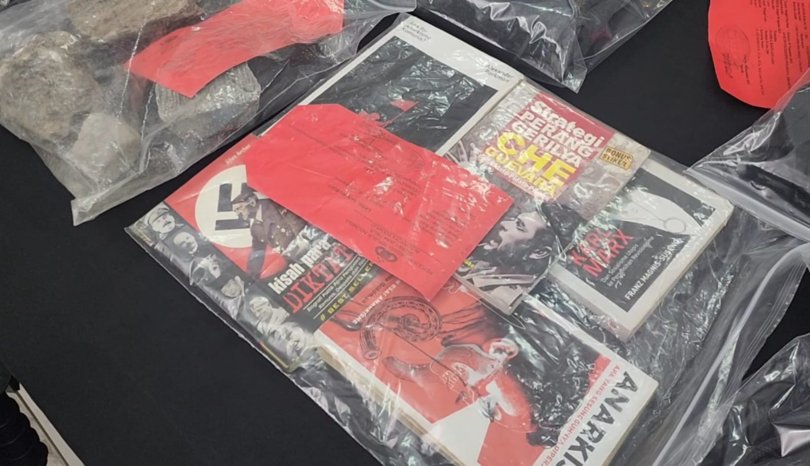 Polda Jatim Sita 11 Buku Beraliran Anarkisme dan Komunisme
