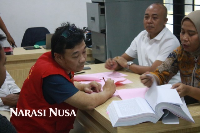 Kejari Surabaya Terima Pelimpahan Tersangka Kasus Pengusiran dan Perusakan Rumah Nenek Elina