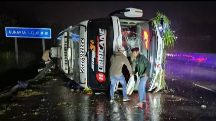 Laka Tol Semarang–Batang, 3 Penumpang Tewas, Belasan Luka-Luka
