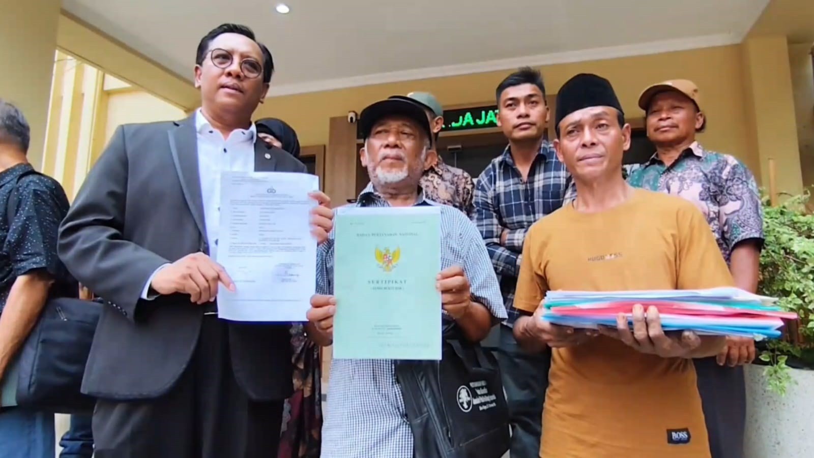 Petani Kopi dan Tebu Korban Praktik Mafia Tanah 